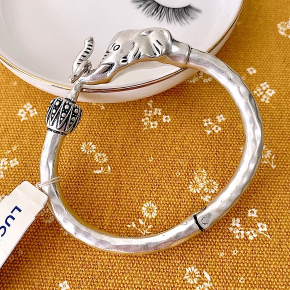 Lucky Brand Silver-tone Elephant Cuff Bangle Bracelet - Picture 1 of 12